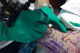 凤凰浴火重生！大哥新传统凤凰花腿纹身第一次真实记录