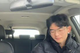 相亲对象不让小伙去找她，身边却有男人的声音，结果很让人意外视频封面