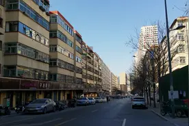 结婚时新娘妹妹和新郎要8888红包，才告诉鞋子在哪。新娘不淡定了