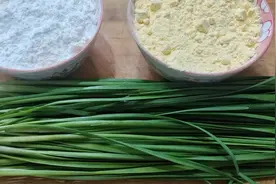 韭菜加面粉做钓饵，青草鲤格外喜欢，用了都说好。视频封面