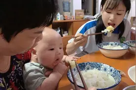 初中生放学两个小时不回家，爸爸去接才回来，这么大自己回家视频封面