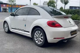 2013款进口甲壳虫🐞、几万公里的车子、很适合女士代步接送小孩。