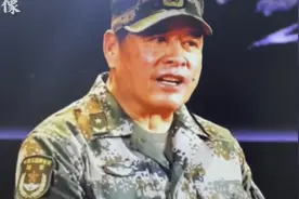 原老山主攻团团长刘永新讲述两个感人故事视频封面