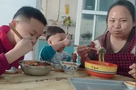 家庭版自制牛奶麻辣烫的做法，在家做最好吃的麻辣烫，简单易学。视频封面