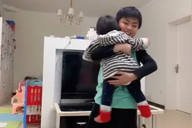 妹妹与哥哥的温暖时刻，有哥哥陪伴妹妹长大真幸福😘视频封面