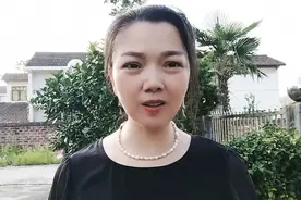 新人去抖音平台主播的直播间学习和助力如何亮灯牌。