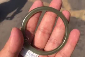 和田玉浅湖水绿色细条叮当手镯 精致漂亮！视频封面