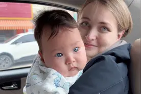 新年带混血宝宝去还愿，被问为什么宝宝蓝眼睛？父母也懵了