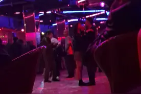 南坪天长地久舞厅，美女多，玩的时候比较视频封面