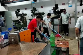 伟人的话是对的，人多力量大！视频封面