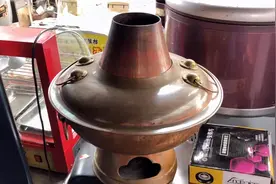 旧货市场里的铜火锅和铸铁锅，一次收了5个，看看怎么样