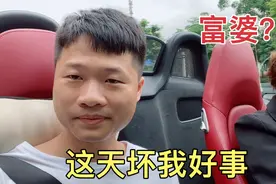 心情不太好小姐姐陪我散散心，还给我夹菜，是对我有好感吗