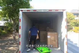 一小哥专门给京东送大件，每天收入1000块钱，我也想去送大件了视频封面