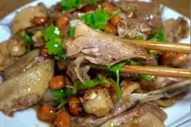 广西凉拌柠檬鸭做法，用料简单又卫生，学会可以自己开小店！