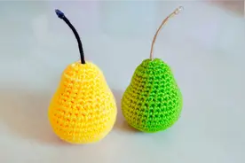 毛线钩织可爱的小鸭梨，形象逼真，钩法简单，做盆栽、摆件都不错