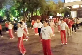 用复古技术来拍摄，超然楼舞蹈团，用高清技术去剪辑，赏心悦目。