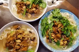 午餐做个香菇鸡丁刀削面，比外面卖的还好吃，爽歪歪了。