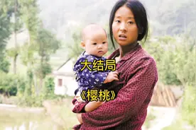 为了给女儿送伞，女人竟从二楼跳下视频封面