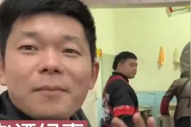 江西老谭靠卖烤鸭年入百万？生意火爆，带领亲戚朋友一起开烤鸭店视频封面