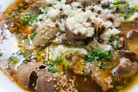 腰子好吃腰骚味重,2分钟教会你怎么去除，然后教你梳子花刀怎么切视频封面