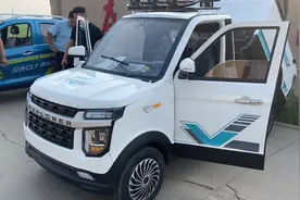 已经淘汰的电动四轮皮卡车，实用拉货老年代步车，喜欢的开走。视频封面