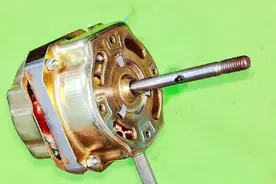 电风扇缺油转不动，扇叶吱吱响吹起来没有风什么原因？修好很简单视频封面