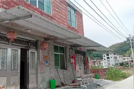 分享无柱子普通彩钢瓦型铝瓦民房门口雨遮搭建全过程