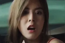 高速路上女人是怎么就地解决的视频封面