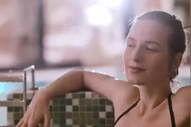 女生洗澡时要小心，这三件事千万不能做，再喜欢也要忍住