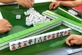 红中百变，我勒个去，，十万个草泥玛从眼前飞过