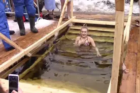 俄罗斯美女冰水挑战视频封面