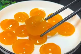 包粽子咸蛋黄不用出去买，教您在家做，两天就能做好个个晶莹剔透视频封面