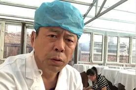 东北黄豆大酱无任何添加，保存要放冰箱冷藏里，最好是装玻璃瓶里