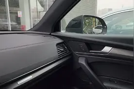 奥迪Q5L空调面板上的功能使用讲解，大家参考一下视频封面