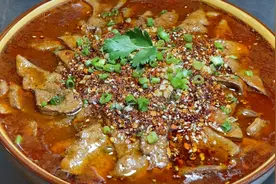 厨师长教你水煮猪肝的家常做法，步骤详细，鲜香嫩滑下酒又下饭