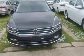 一汽大众迈腾哪个配置最值得买？330豪华30周年纪念版