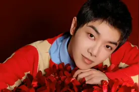 华晨宇方晒应援棒外观设计专利证书否认侵权
华晨宇被指抄袭