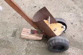 只要思想不滑坡，方法总比困难多，心疼父母弯腰弓背，自制播种机