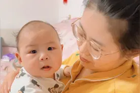 当人类幼崽被亲一口，看看宝宝会是什么反应。视频封面