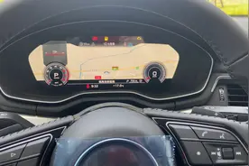 很多人都对奥迪a4的原厂bo音响感兴趣 今天带大家感受一下