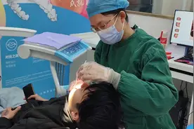 成都牙齿矫正，解决嘴凸牙齿不齐，进口自锁牙套。