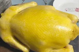 广式白切鸡的正宗做法 皮脆肉嫩 做法简单大家一看就会