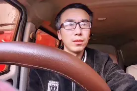 货拉拉变性降低运价引起上海货运司机抗议视频封面