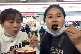 钱贝和闺蜜一起游玩长沙，两个人吃美食看美景，这才是闺蜜的旅行