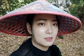 野猪又立功！3头母猪生了30头小野猪，小猪乱抢奶喝把母猪惹怒了视频封面