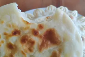 用平底锅烙榴莲饼！榴莲吃不完，这么做，饭都可以省下了。完美！视频封面