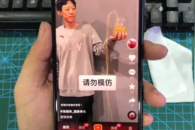 抖音底部怎么变红了该怎么变回来 防止长时间刷抖音导致烧屏视频封面