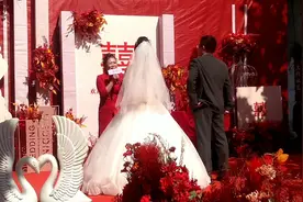 叫了五年的阿姨，今天改口叫妈，婆婆讲话泪奔，现场认定是女儿视频封面