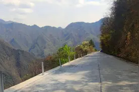 重庆城口30公里长下坡盘山路，连接陕西重要通道，脚心都发软