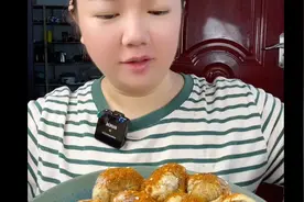 13天的五香活珠子，剥开壳用热油煎的焦焦的，简直太香了视频封面